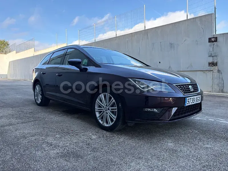 Usado Seat Leon 150 CV (110 kW) 2018 Granate Familiar