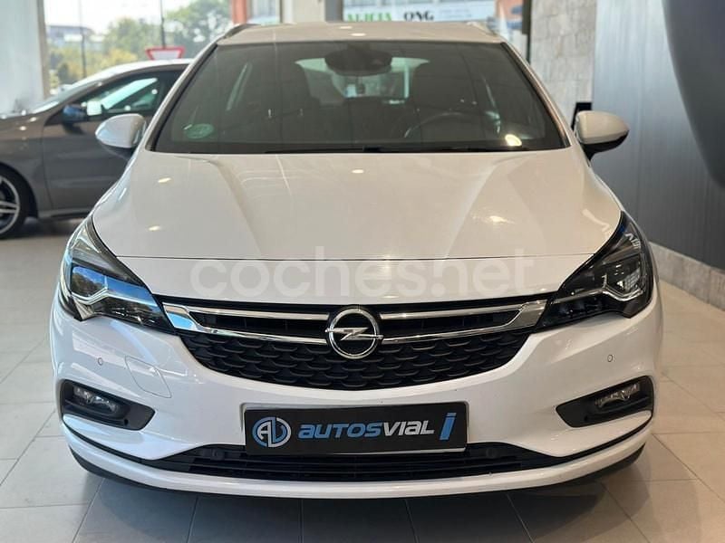 Usado Opel Astra Business 136 CV (100 kW) 2017 Blanco Familiar