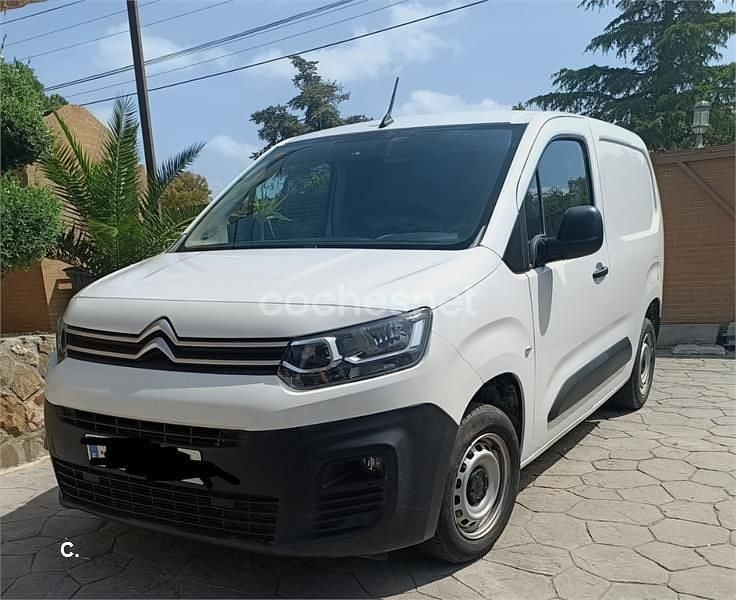 Käytetty Citroën Berlingo Feel 102 HP (75 kW) 2021 Valkoinen Tila-auto