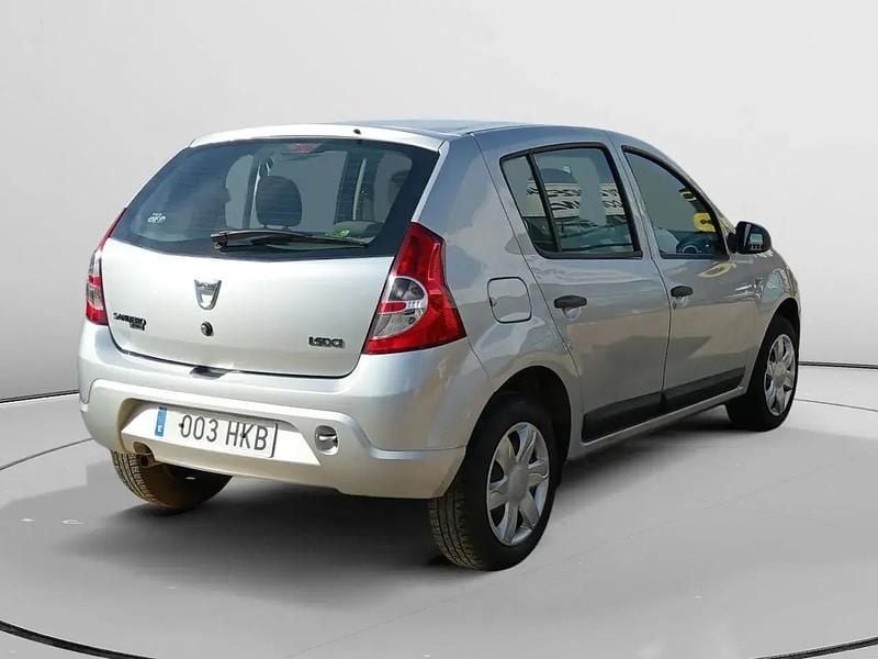 Usado Dacia Sandero 75 HP (55 kW) 2012 Cinzento Sedan