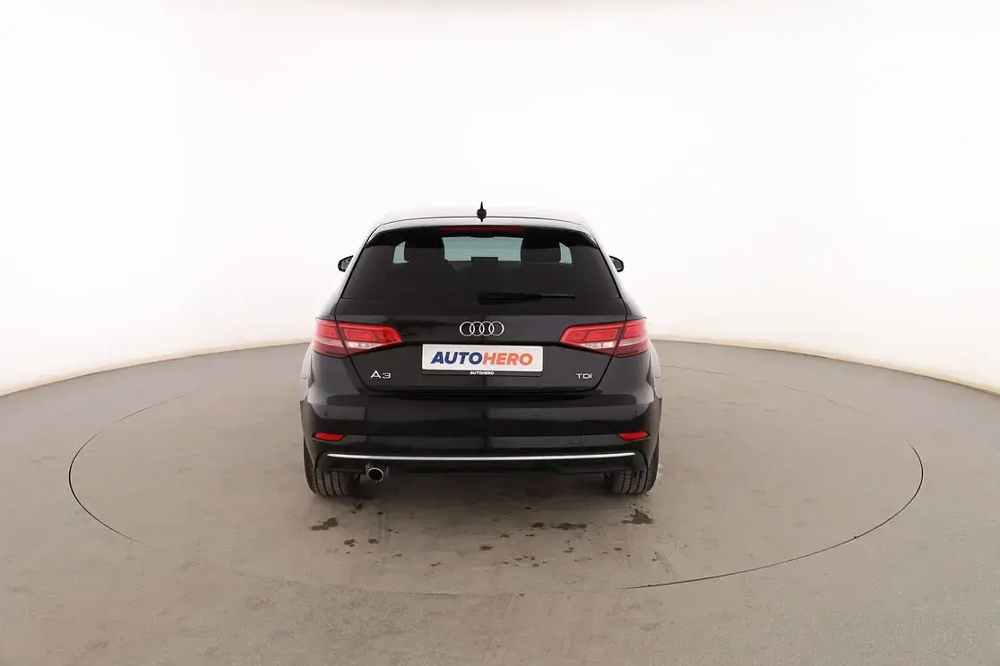 Usado Audi A3 Sportback Design 110 CV (80 kW) 2017 Negro Utilitario
