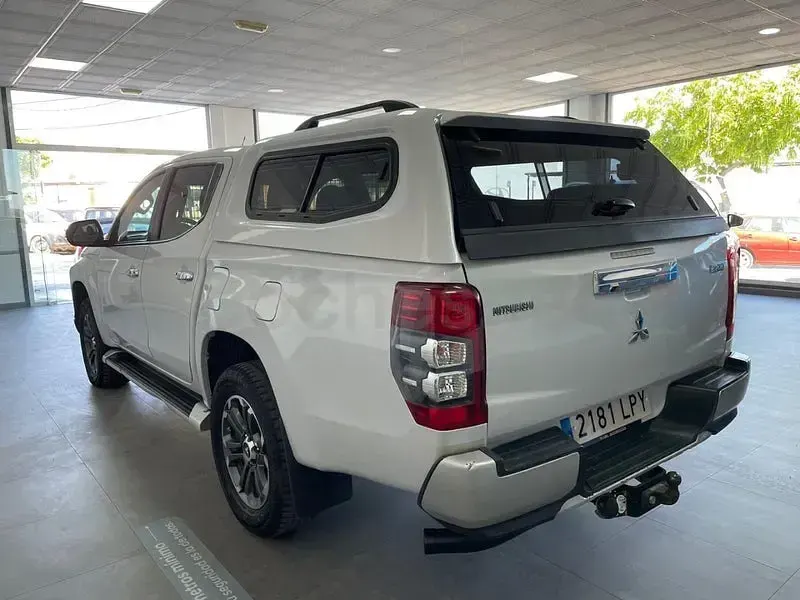 Usado Mitsubishi L200 150 CV (110 kW) 2021 Blanco Pickup/Camioneta