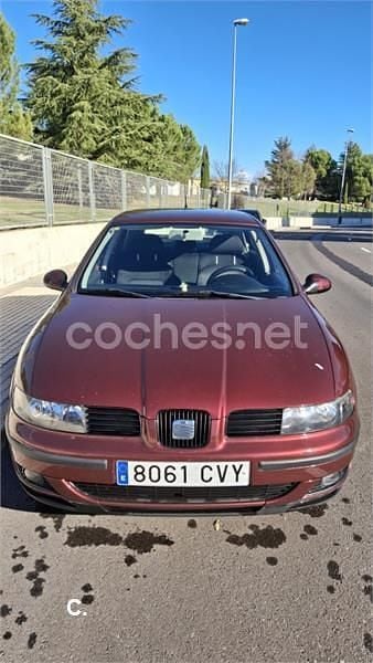 Usado Seat Leon Sport 110 CV (80 kW) 2004 Granate Utilitario