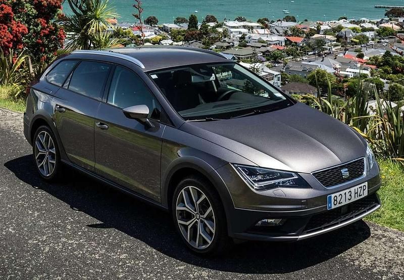 Usado Seat Leon 184 CV (135 kW) 2015 Gris SUV