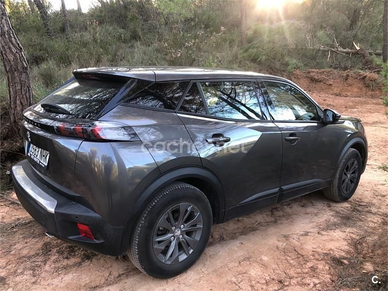 Usado Peugeot 2008 Active 110 CV (80 kW) 2021 Gris / plata SUV