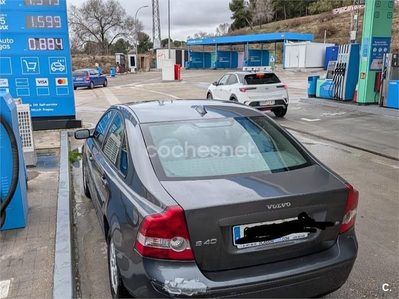 Usado Volvo S40 Momentum 125 CV (91 kW) 2006 Gris / plata Berlina