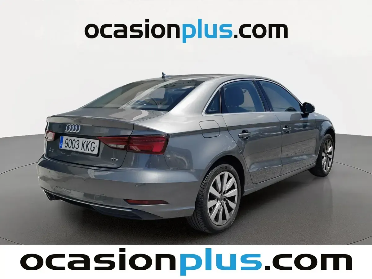 Usado Audi A3 Design 116 CV (85 kW) 2018 Gris Berlina