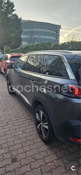 Usado Peugeot 5008 Allure 130 CV (95 kW) 2021 Gris / plata SUV