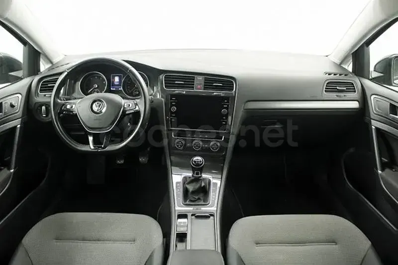 Usado VW Golf VII Advance 130 CV (95 kW) 2018 Gris / plata Berlina