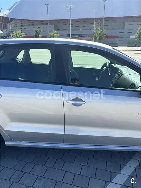 Usado VW Polo Advance 70 CV (51 kW) 2013 Gris / plata Utilitario