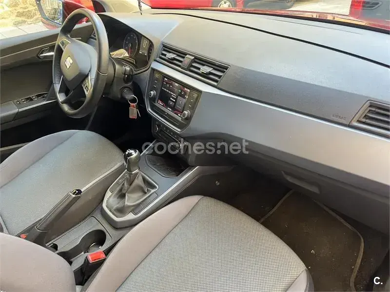 Usado Seat Arona Style 95 CV (69 kW) 2020 Granate SUV