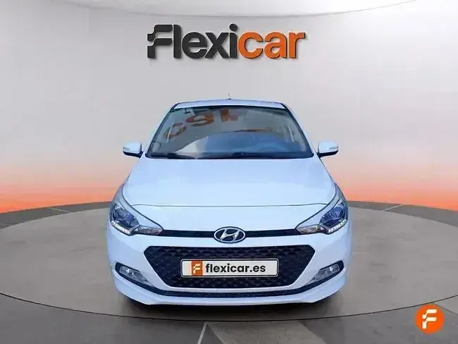 Usado Hyundai i20 84 CV (61 kW) 2017 Blanco Berlina
