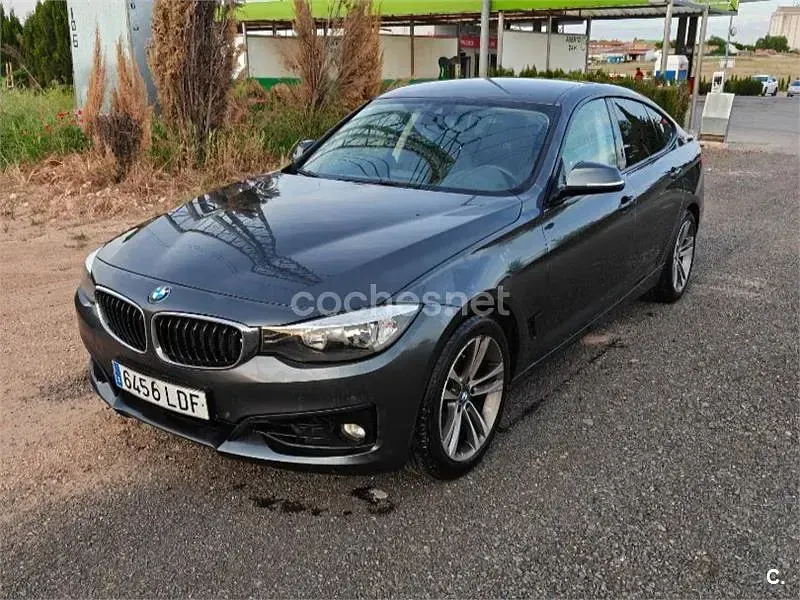 Käytetty BMW 330 258 HP (189 kW) 2017 Harmaa Sedan