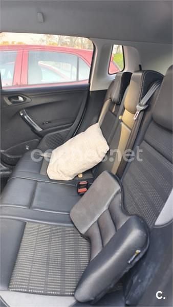 Usado Peugeot 2008 Allure 120 HP (88 kW) 2017 Branco SUV