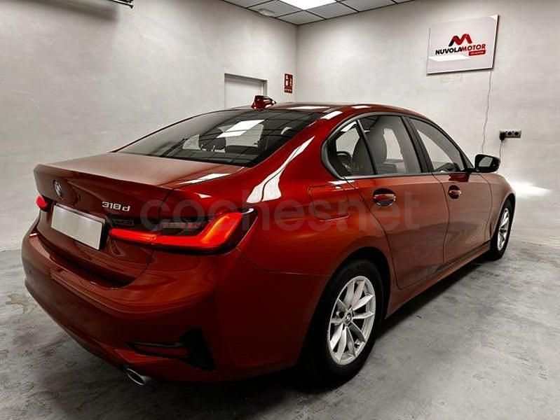 Usado BMW 318 150 HP (110 kW) 2022 Laranja Sedan