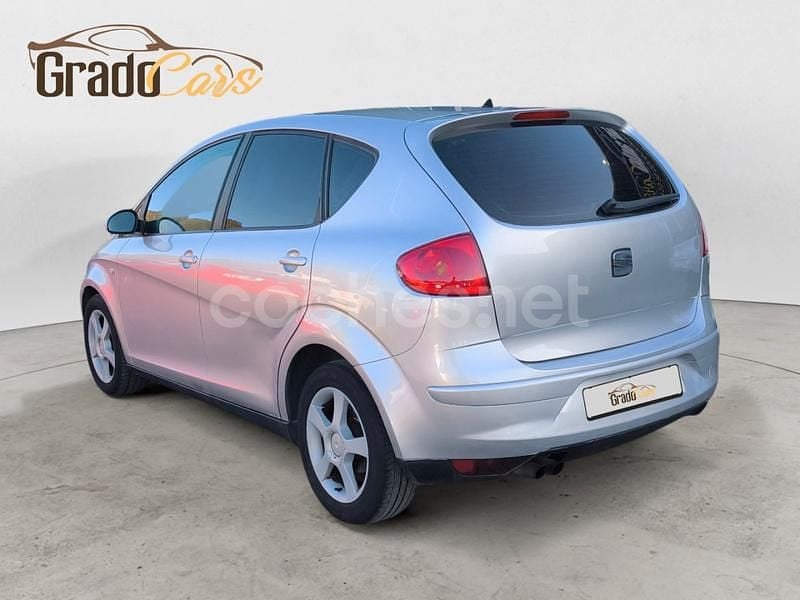 Usado Seat Altea Sport 105 CV (77 kW) 2005 Gris / plata Monovolumen