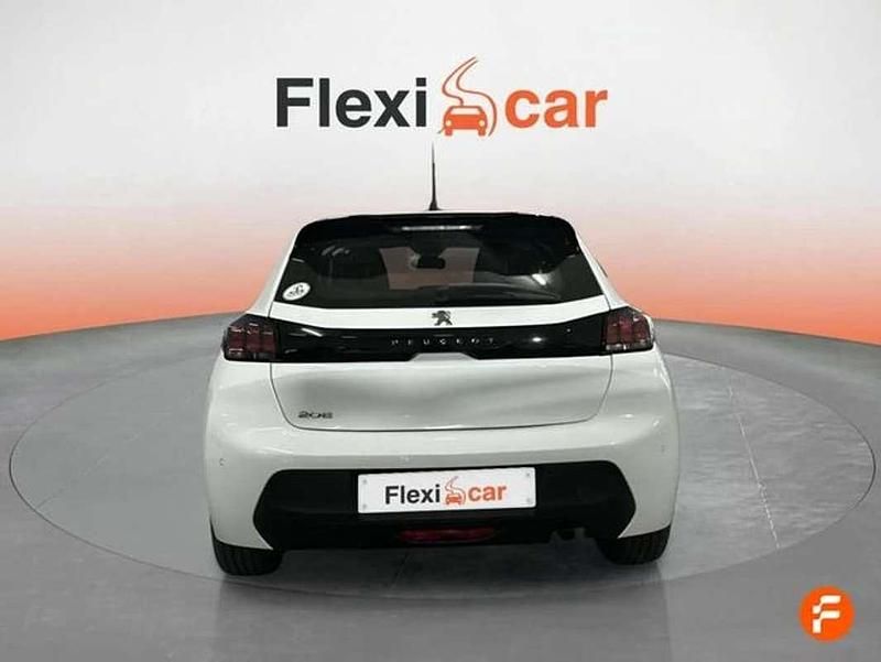 Usado Peugeot 208 Allure 101 CV (74 kW) 2022 Blanco Utilitario