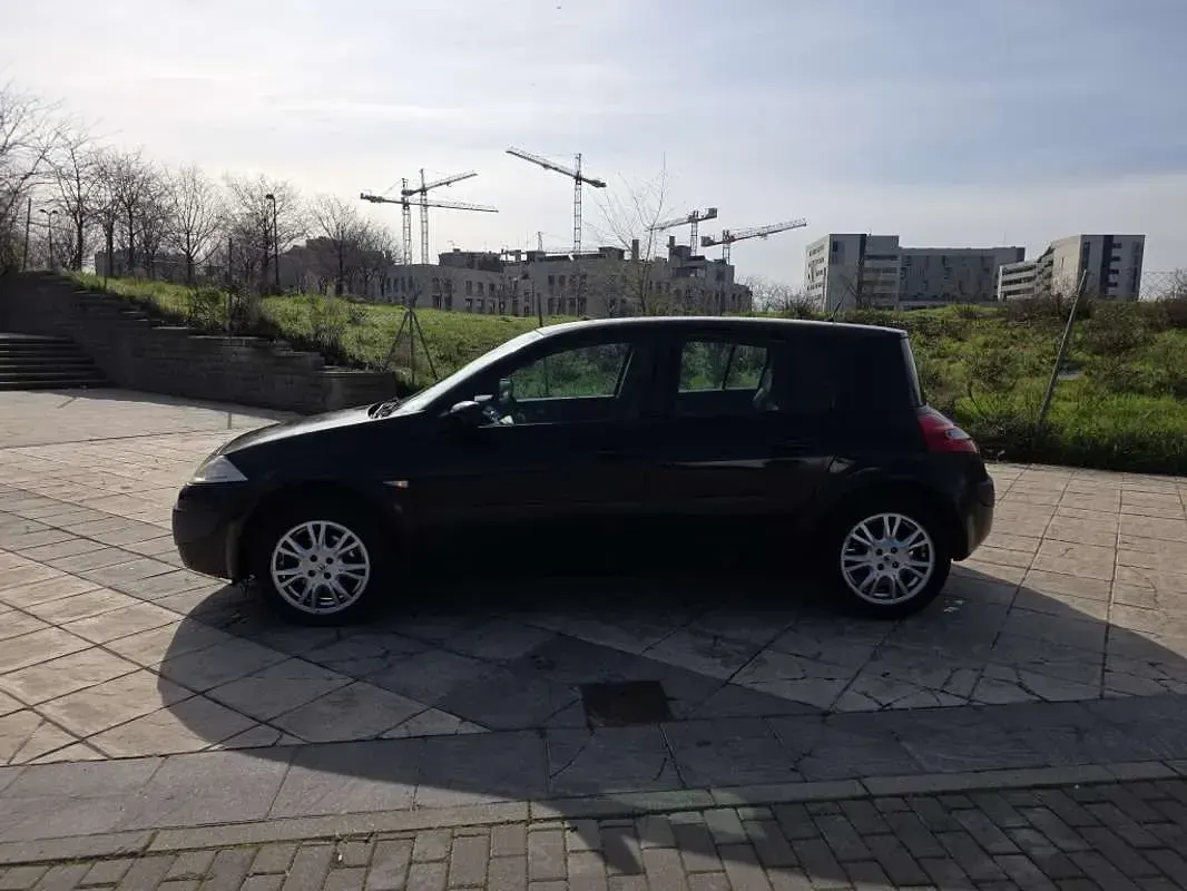 Usado Renault Mégane Dynamique 106 CV (77 kW) 2008 Negro Utilitario