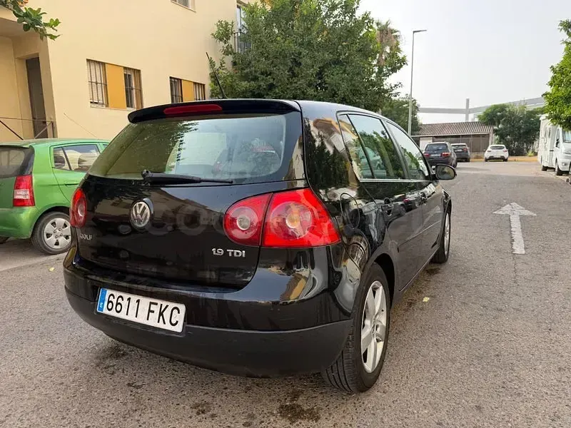Usado VW Golf V Sportline 105 CV (77 kW) 2007 Negro Berlina