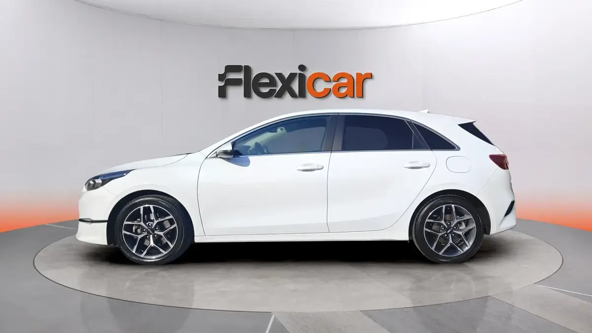 Usado Kia Ceed 100 CV (73 kW) 2022 Blanco Utilitario