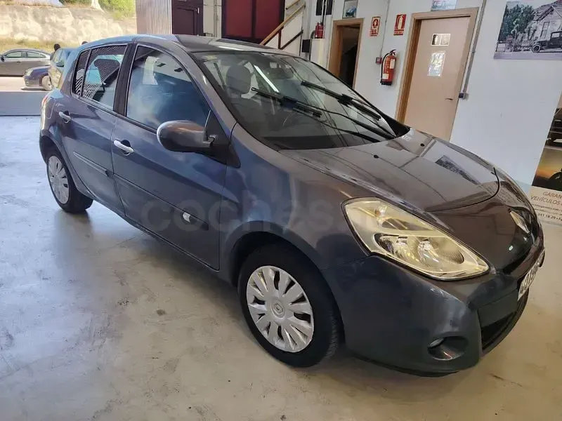 Usado Renault Clio II Expression 85 CV (62 kW) 2010 Azul Berlina