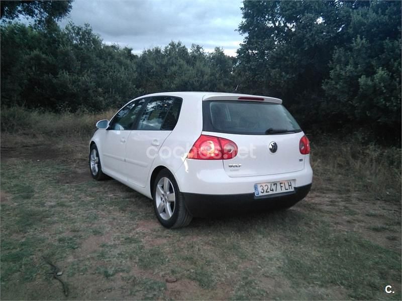 Usado VW Golf V Highline 105 CV (77 kW) 2007 Blanco Berlina