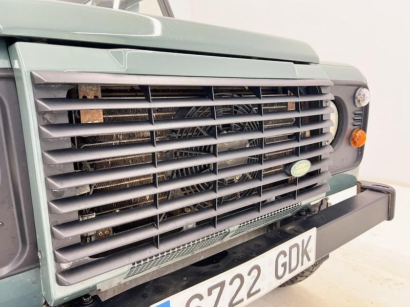 Używany Land Rover Defender SE 122 KM (89 kW) 2008 Zielony Kombi