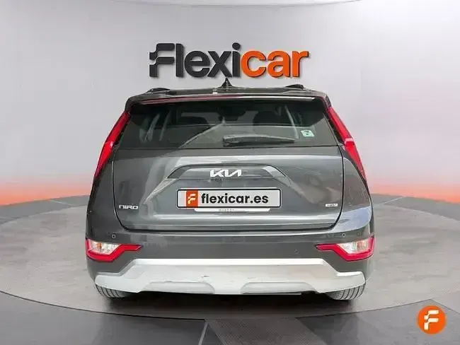 Usado Kia Niro 141 CV (103 kW) 2023 Gris SUV