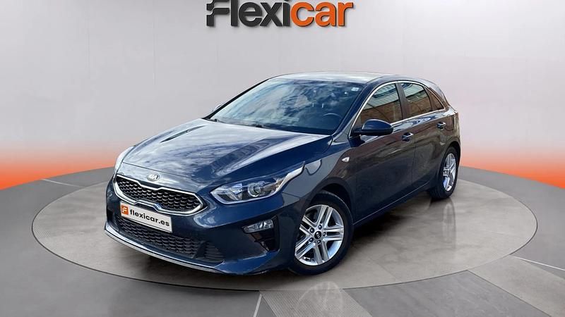 Begagnad Kia Ceed 140 HK (102 kW) 2020 Blå Halvkombi