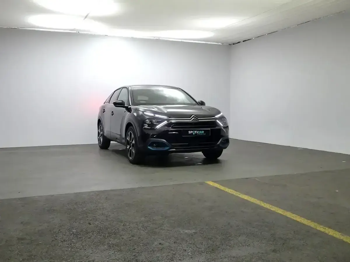Usado Citroën e-C4 Shine 100 kW (136 HP) 2023 Preto Citadino