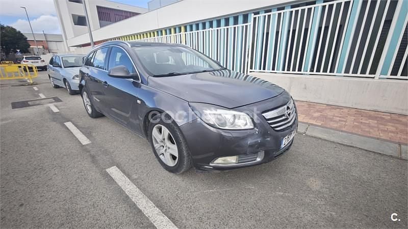 Usado Opel Insignia Cosmo 130 CV (95 kW) 2010 Gris / plata Familiar