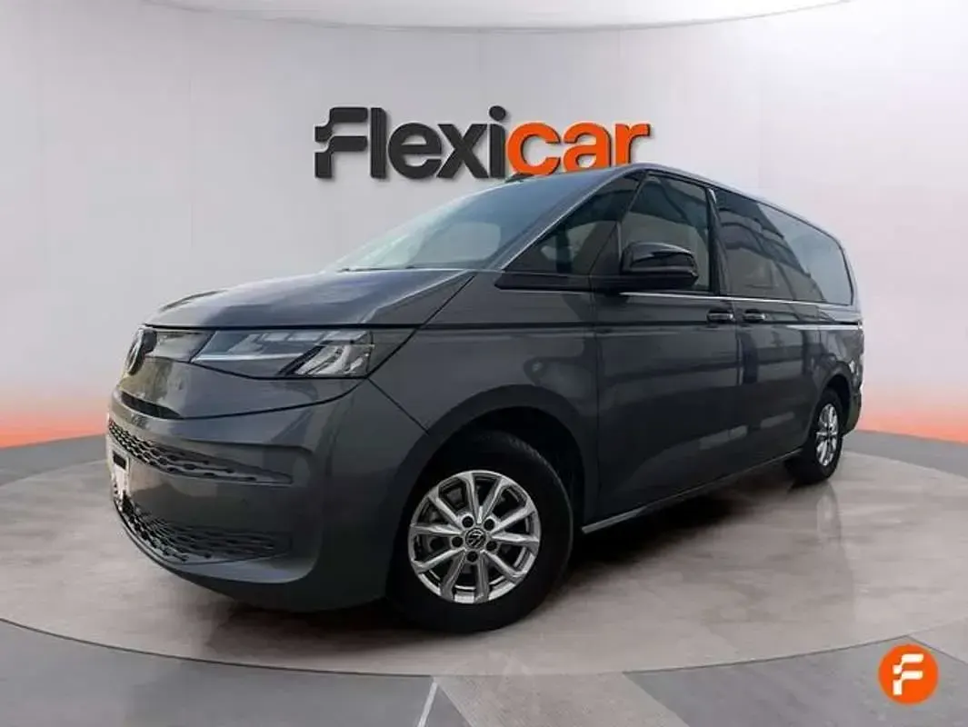Usado VW Multivan 150 CV (110 kW) 2023 Gris Monovolumen