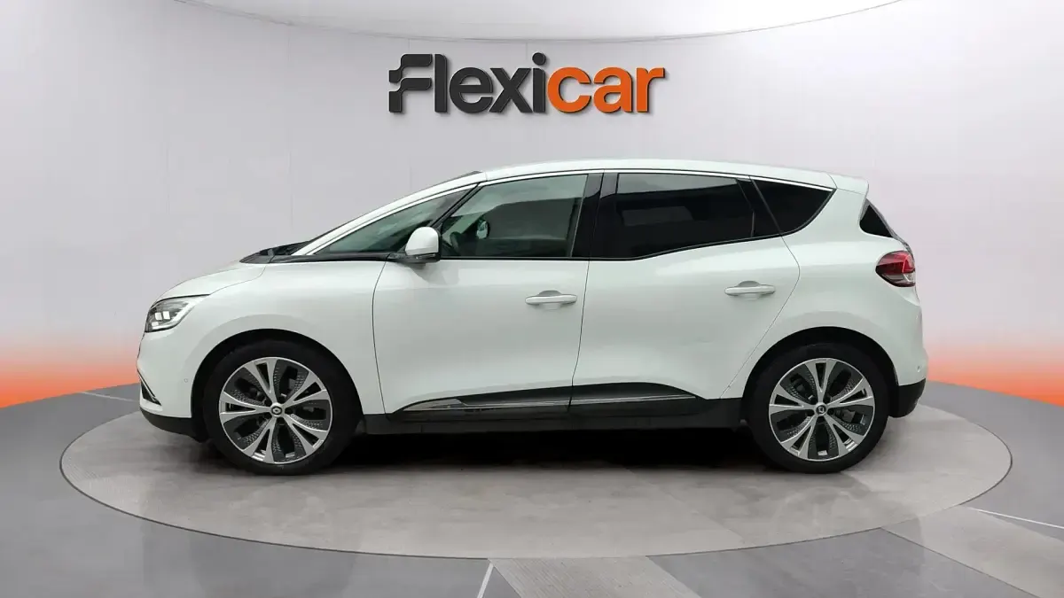Usado Renault Scénic Zen 130 CV (95 kW) 2017 Blanco Monovolumen