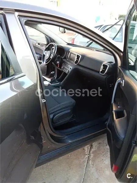 Usado Kia Sportage 115 CV (84 kW) 2017 Marrón SUV
