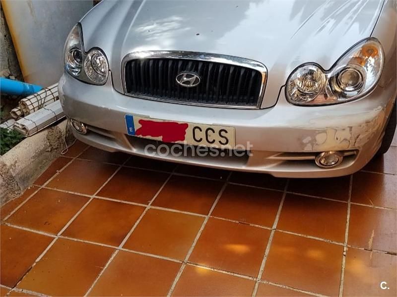 Usado Hyundai Sonata GLS 131 CV (96 kW) 2002 Gris / plata Berlina