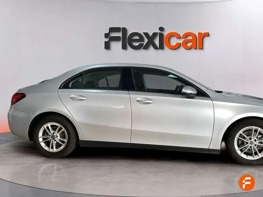 Usado Mercedes A180 116 CV (85 kW) 2020 Gris Berlina
