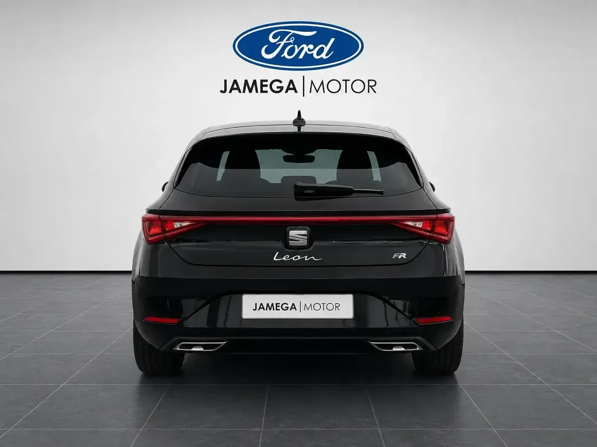 Usado Seat Leon FR 150 CV (110 kW) 2021 Negro Berlina