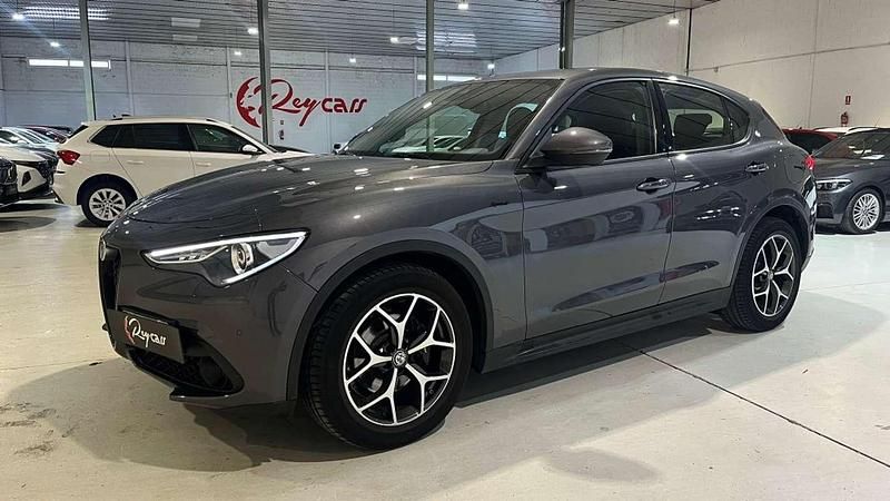 Usado Alfa Romeo Stelvio Sprint 190 CV (139 kW) 2021 Gris SUV