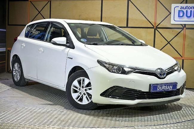 Usado Toyota Auris Hybrid Business Edition 140 CV (102 kW) 2017 Blanco Utilitario