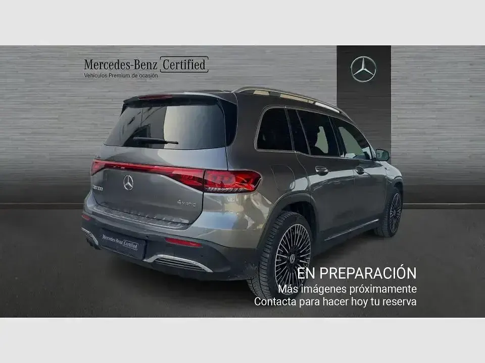 Usado Mercedes EQB300 167 kW (228 CV) 2022 Gris SUV