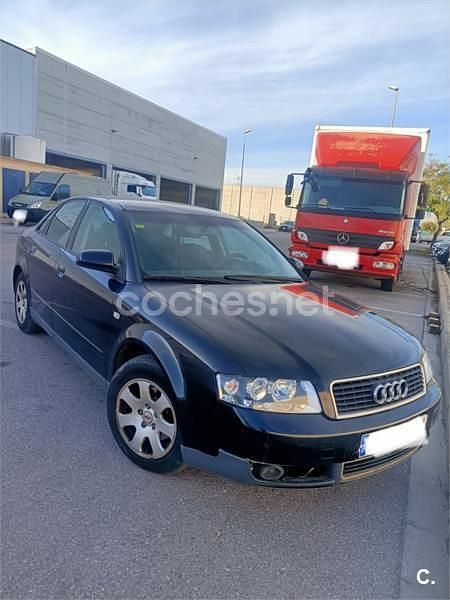 Usado Audi A4 130 CV (95 kW) 2002 Negro Berlina