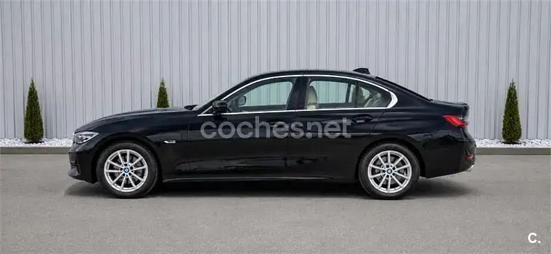 Usado BMW 320e Comfort Edition 204 CV (150 kW) 2022 Negro Berlina
