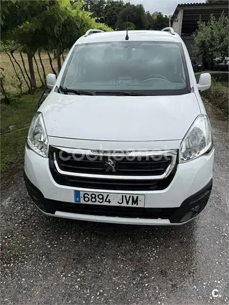 Usado Peugeot Partner Tepee Access 100 CV (73 kW) 2016 Blanco Monovolumen