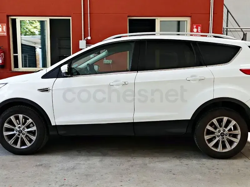 Usado Ford Kuga Titanium 120 CV (88 kW) 2016 Blanco SUV