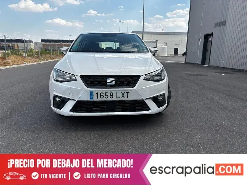 Usado Seat Ibiza Style Plus 110 CV (80 kW) 2022 Blanco Utilitario