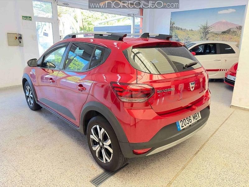 Usado Dacia Sandero Stepway 101 CV (74 kW) 2022 Granate Berlina