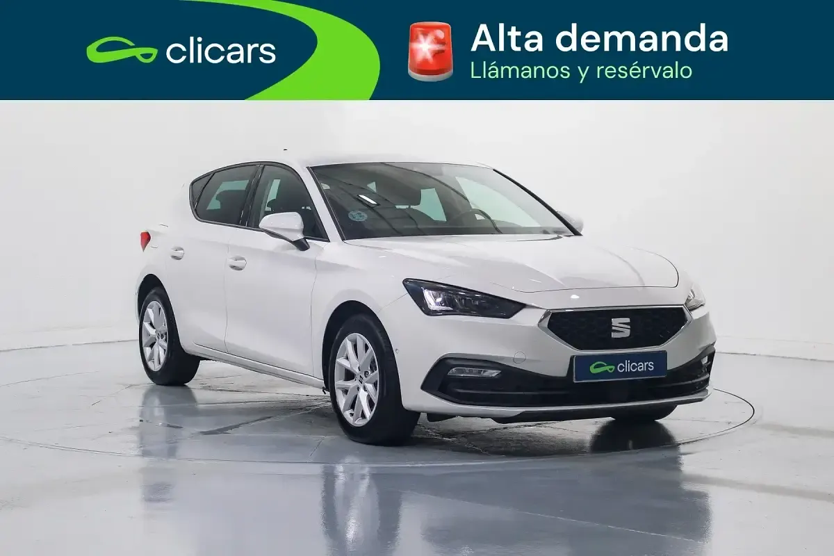 Usado Seat Leon Style 110 CV (80 kW) 2024 Blanco Berlina