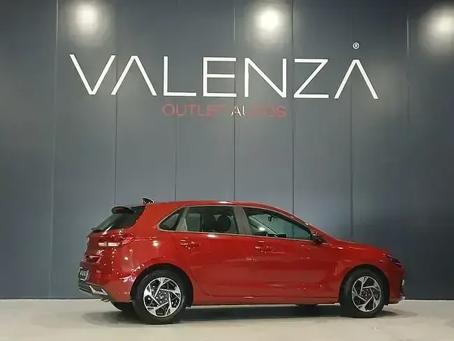 Usado Hyundai i30 96 CV (70 kW) 2024 Rojo