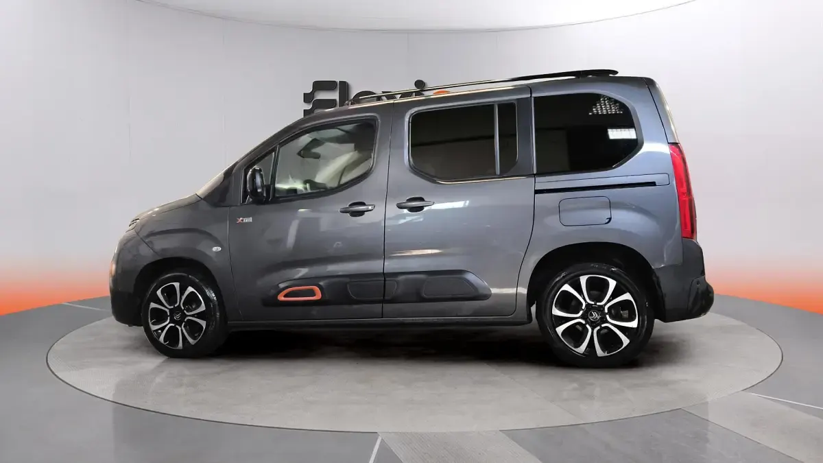 Usado Citroën Berlingo Shine 131 CV (96 kW) 2020 Gris Monovolumen