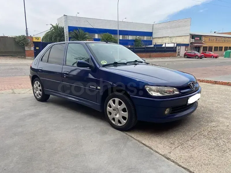 Usado Peugeot 306 100 CV (73 kW) 2001 Azul Berlina